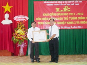 Trường Trung cấp Thể dục  Thể thao TP Cần Thơ nhận Bằng khen của Thủ tướng Chính phủ
