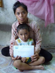 Trao tiền từ thiện