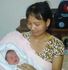 Bé gái sơ sinh bị bỏ rơi