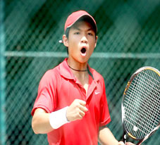 Tay vợt Nguyễn Hoàng Thiên đang chinh phục Top 100