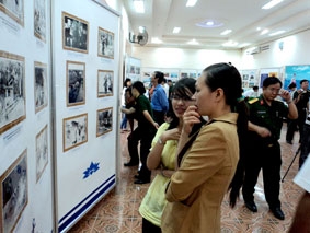 Khai mạc triển lãm “Biển, Đảo 
và người chiến sĩ Hải quân-Truyền thống đường Hồ Chí Minh trên biển”