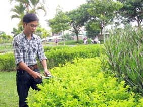 Càng khó càng phấn đấu vươn lên