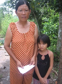 Trao tiền từ thiện