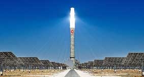 Nhà máy quang năng đầu tiên sản xuất điện suốt đêm