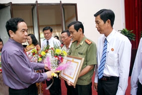 Xây dựng đội ngũ cán bộ đáp ứng yêu cầu xây dựng và phát triển thành phố