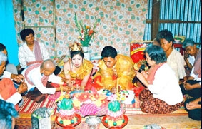 Trang phục truyền thống của người Khmer ở Đồng bằng sông Cửu Long