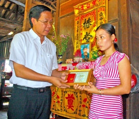 Truy tặng Huy hiệu “Tuổi trẻ dũng cảm” cho đoàn viên Huỳnh Văn Tùng