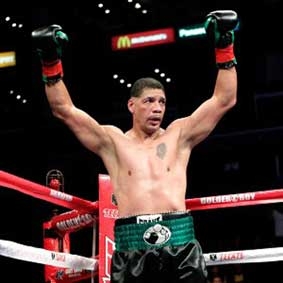 Giải nghệ sau trận đấu đầu tiên