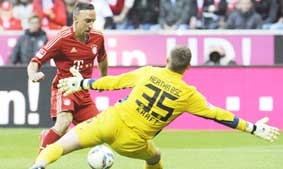 "Long tranh, hổ đấu" trên sân San Paolo