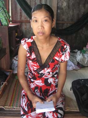 Trao tiền từ thiện