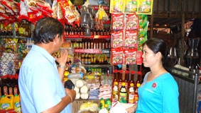 Phối hợp với tiểu thương đưa hàng Việt về nông thôn