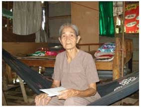 Trao tiền từ thiện