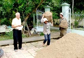 "Ông Bụt" của người nghèo