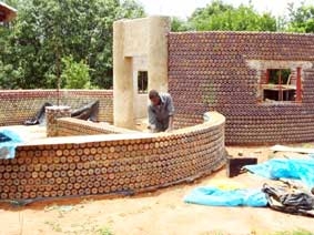 Nhà làm từ chai nhựa <br>
bền vững và thân thiện môi trường