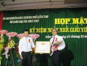 Họp mặt kỷ niệm Ngày Nhà giáo Việt Nam