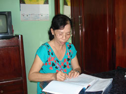 Trao tiền từ thiện