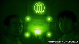 Vật liệu phát sáng sử dụng năng lượng từ ánh nắng