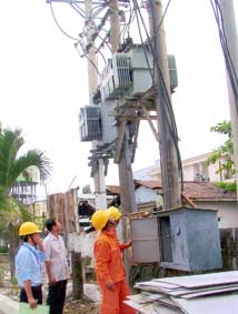 Đảm bảo cung cấp điện phục vụ sản xuất