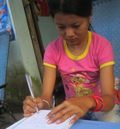 Trao tiền từ thiện