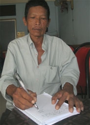 Trao tiền từ thiện