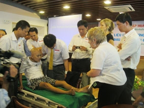 Giảm đau sau cắt cụt chi bằng liệu pháp gương