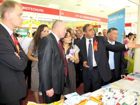 Tưng bừng hội chợ