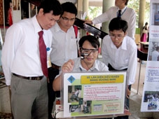 Sáng chế xe lăn điều khiển bằng mắt