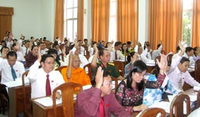 Phấn đấu giữ vững tăng trưởng kinh tế ở mức cao, đẩy mạnh chuyển dịch cơ cấu kinh tế