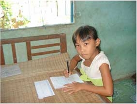 Trao tiền từ thiện