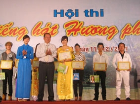 Thí sinh Trần Hương Quỳnh đạt giải nhất Hội thi “Tiếng hát Hương phù sa”
