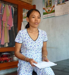 Trao tiền từ thiện