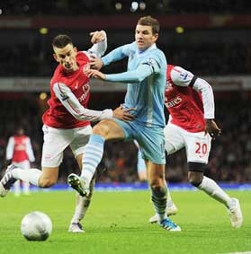 "Pháo thủ" có cản được Man Xanh