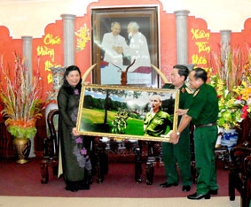 Đẩy mạnh đầu tư, phát triển sản xuất; tập trung kiềm chế lạm phát, đảm bảo an sinh xã hội