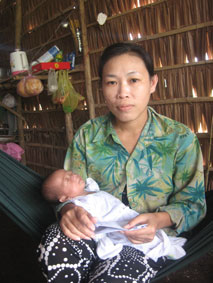 Trao tiền từ thiện