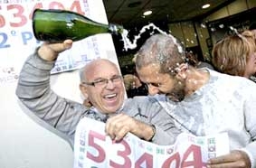 Thị trấn nhỏ trúng số 
gần 1 tỉ USD