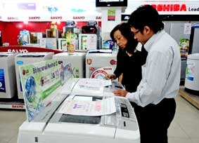 Chú trọng tính năng hay giá cả ?