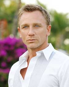 Daniel Craig càn quét phòng vé với các siêu phẩm “bom tấn”
