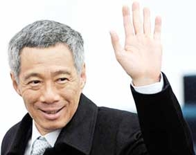 Lương thủ tướng Singapore giảm hơn 1/3