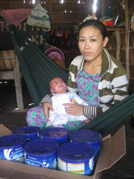 Trao tiền từ thiện