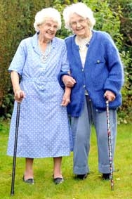 Cặp song sinh lớn tuổi nhất 
thế giới