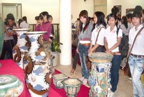 Gốm Việt Nam  hiển hiện quá khứ văn hóa dân tộc