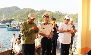 Đoàn các tỉnh ĐBSCL chúc Tết cán bộ, chiến sĩ
tại quần đảo Nam Du