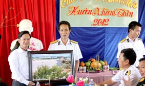 Kết thúc chuyến thăm, chúc Tết Vùng 5 Hải quân