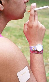 Miếng dán nicotine 
không giúp cai thuốc lá