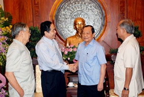 Lãnh đạo TP Cần Thơ thăm, chúc Tết Đảng bộ, chính quyền TP Hồ Chí Minh và tỉnh Bến Tre