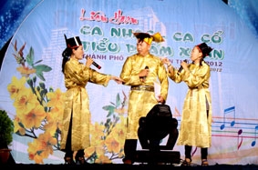 Khai mạc Liên hoan “Ca nhạc, ca cổ, tiểu phẩm Xuân” lần thứ III, năm 2012