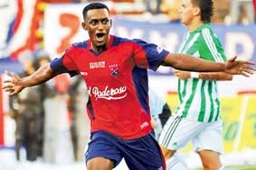 Jackson Martinez sắp sang châu Âu