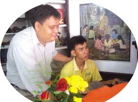 Họa sĩ Nguyễn Lê Minh Triết <br>
<i>Vừa kinh doanh vừa cầm cọ</i>