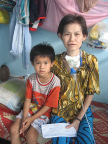 Trao tiền từ thiện