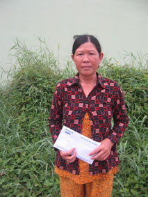 Trao tiền từ thiện